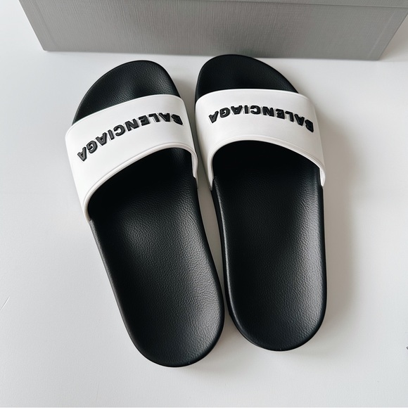 ✨New BALENCIAGA Logo Rubber Pool Slides Sandals Size 38 - Picture 5 of 10